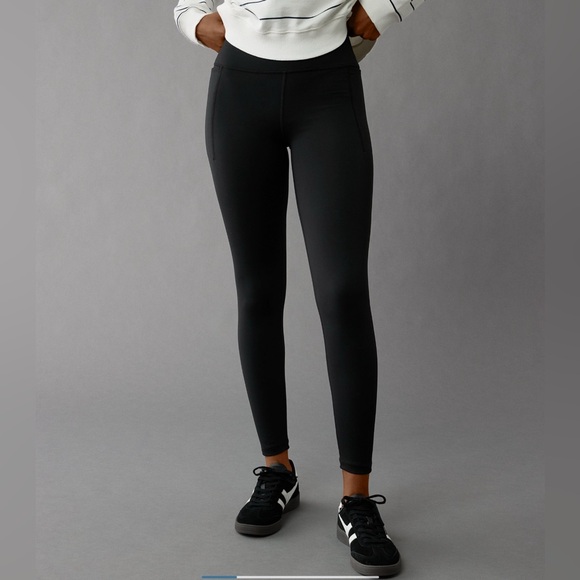 American Eagle Outfitters Pants - American Eagle The Everything Pocket Legging 7/8 Length size Small Short